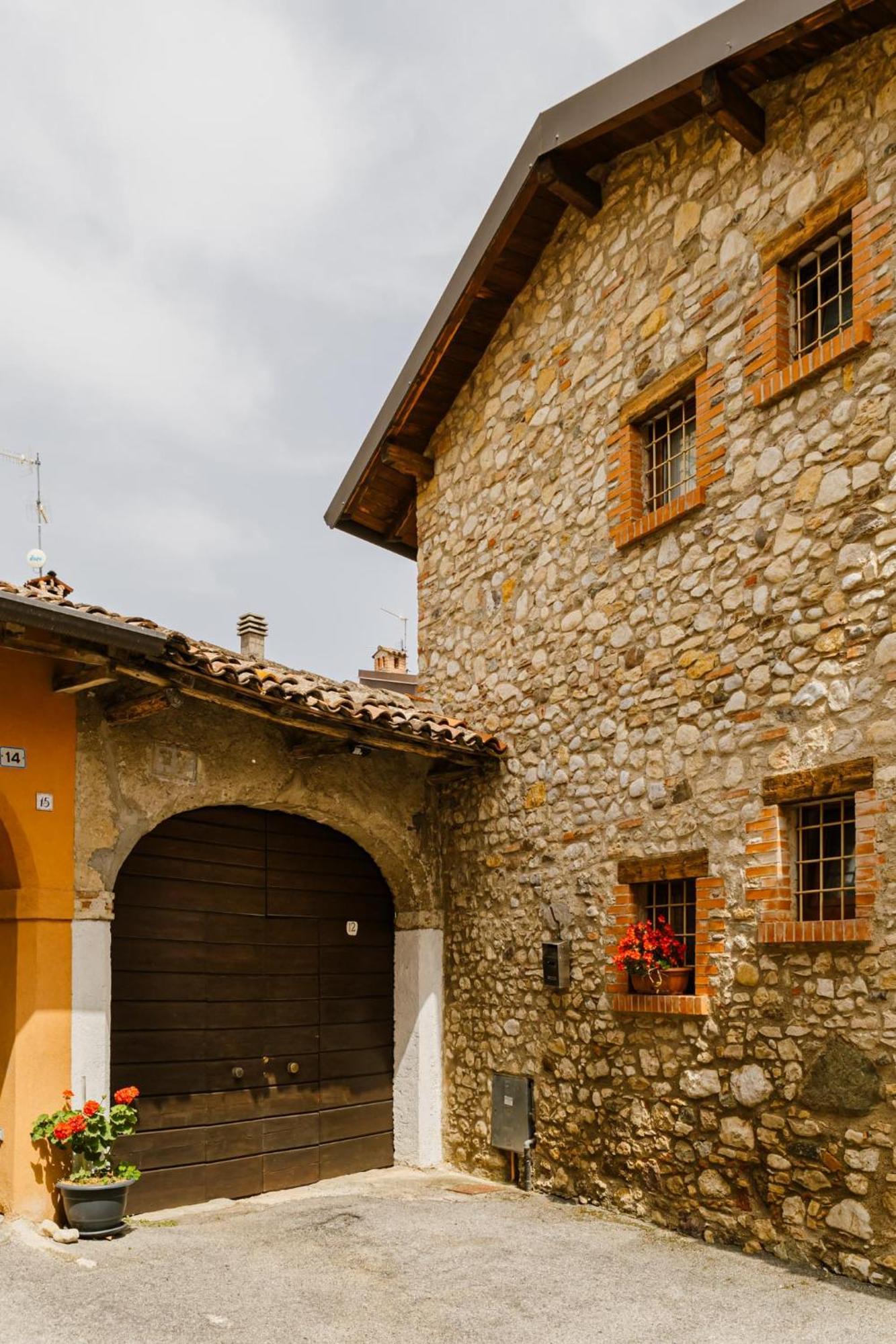 マネルバ・デル・ガルダCozy Castelloアパートメント エクステリア 写真