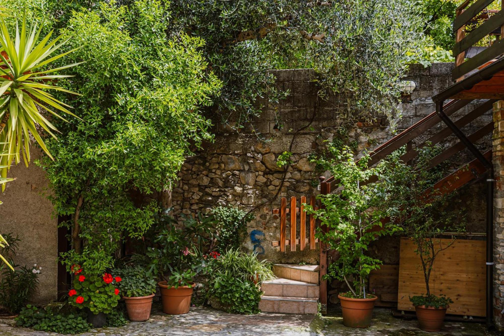 マネルバ・デル・ガルダCozy Castelloアパートメント エクステリア 写真